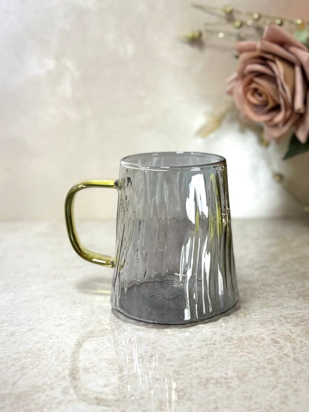Mug en Verre Givré Gris et Doré – Élégant et Moderne