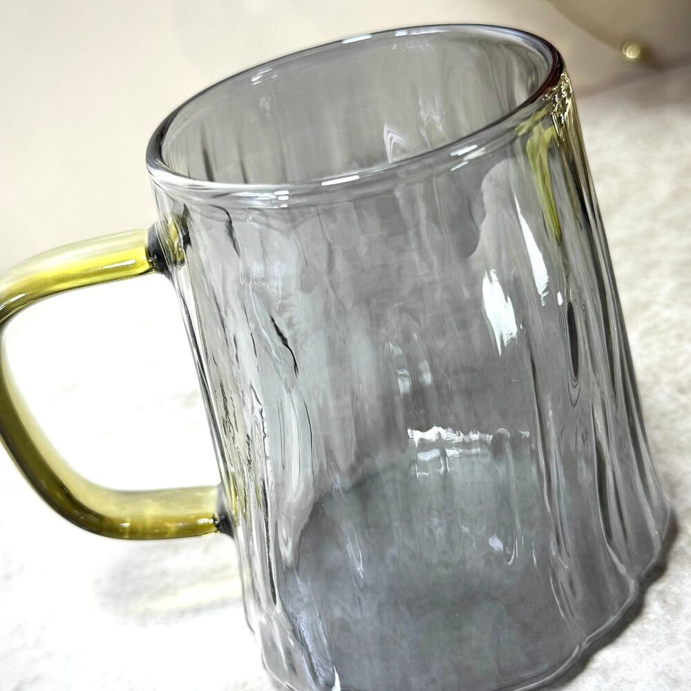 Mug en Verre Givré Gris et Doré – Élégant et Moderne