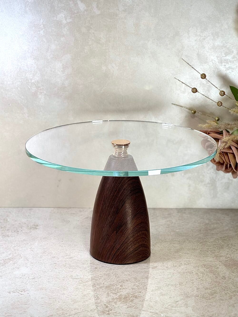 Présentoir à Gâteaux en Verre avec Base Conique Effet Bois – Élégance Naturelle et Moderne