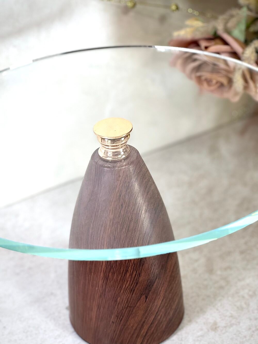Présentoir à Gâteaux en Verre avec Base Conique Effet Bois – Élégance Naturelle et Moderne
