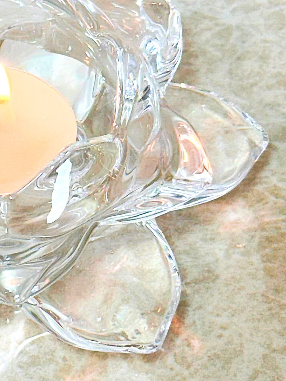 Petite Porte-Bougie Lotus en Verre Transparent – Délicatesse Florale et Lumière Apaisante