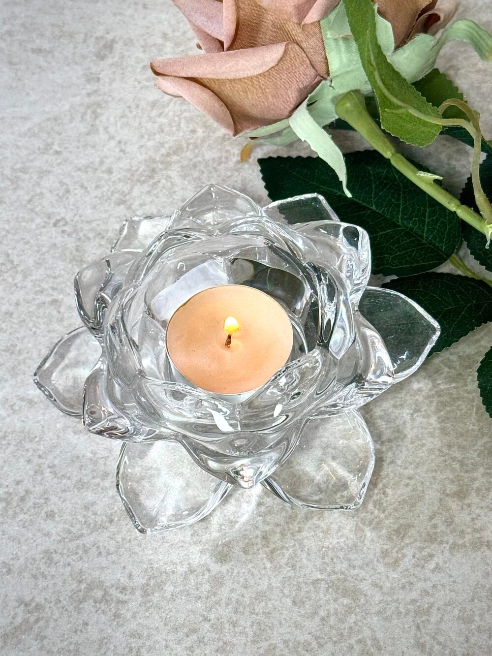 Petite Porte-Bougie Lotus en Verre Transparent – Délicatesse Florale et Lumière Apaisante
