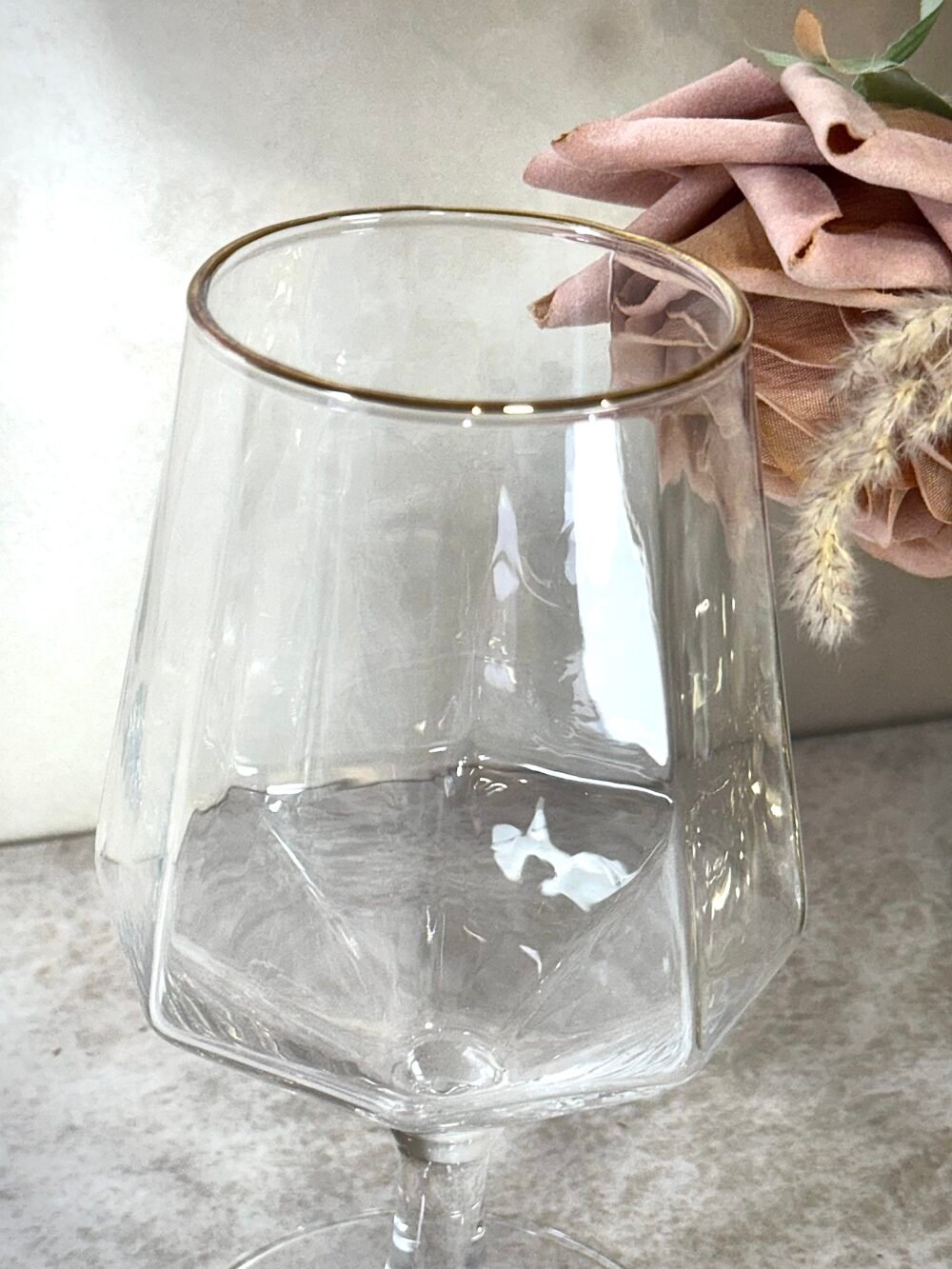Ensemble de 6 Coupes en Verre Transparent avec Bord Doré – Élégance et Raffinement pour Vos Boissons