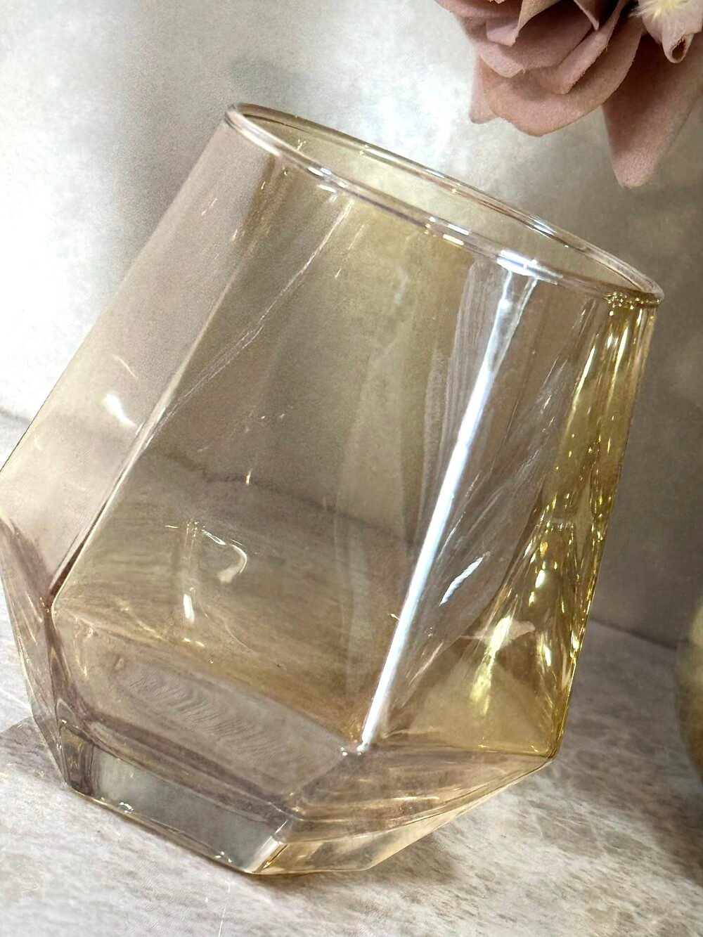 Ensemble de 6 Grands Verres Transparents avec Bords Ambrés – Élégance et Raffinement pour Vos Boissons