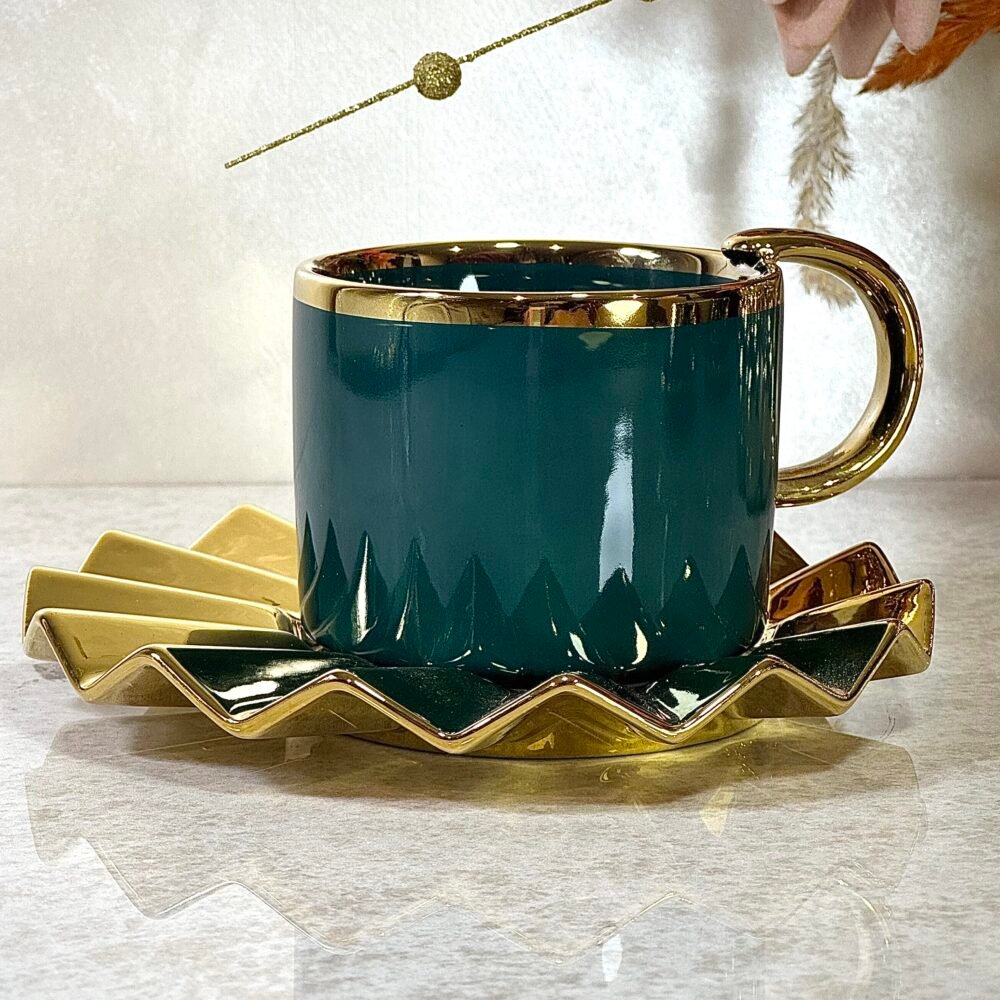 Ensemble de 6 Grands Tasses à Café Vertes et Dorées avec Assiettes Dorées – Élégance et Raffinement pour Table