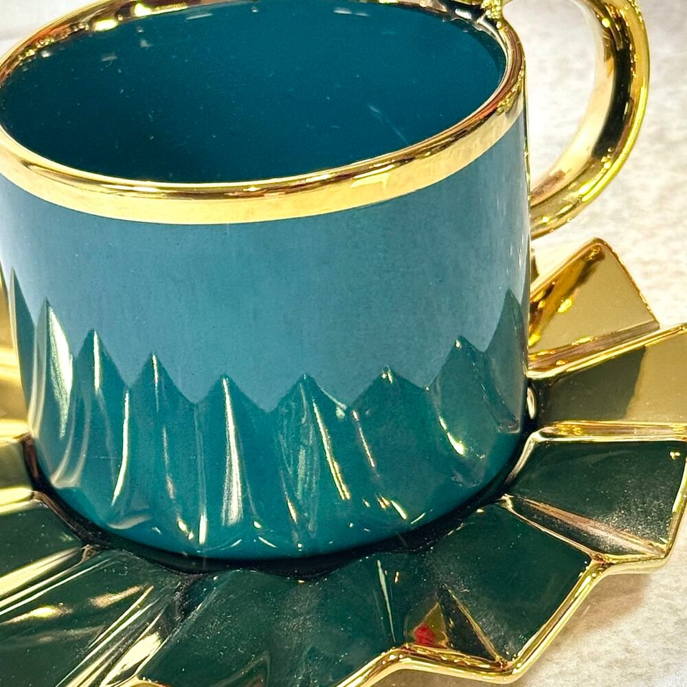 Ensemble de 6 Grands Tasses à Café Vertes et Dorées avec Assiettes Dorées – Élégance et Raffinement pour Table
