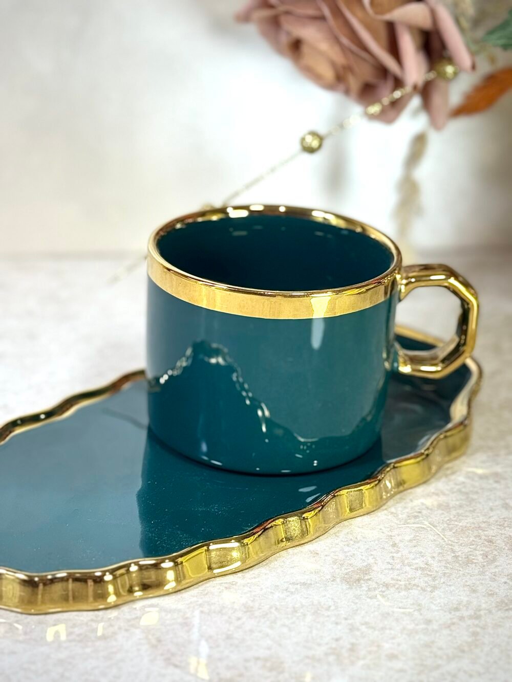 Ensemble de 6 Grandes Tasses à Café Vertes et Dorées – Élégance Intemporelle pour Moments Privilégiés