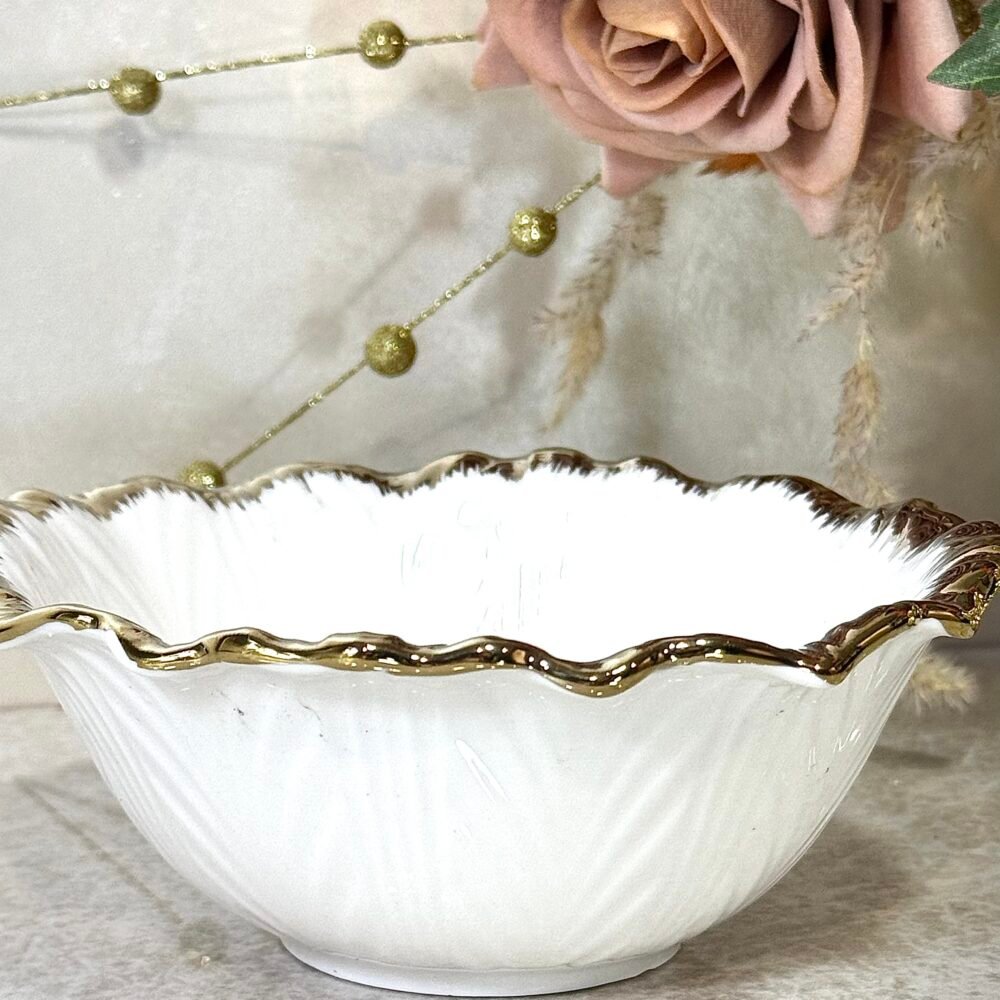 Bol Blanc avec Bords Dorés – Élégance Moderne pour Votre Table