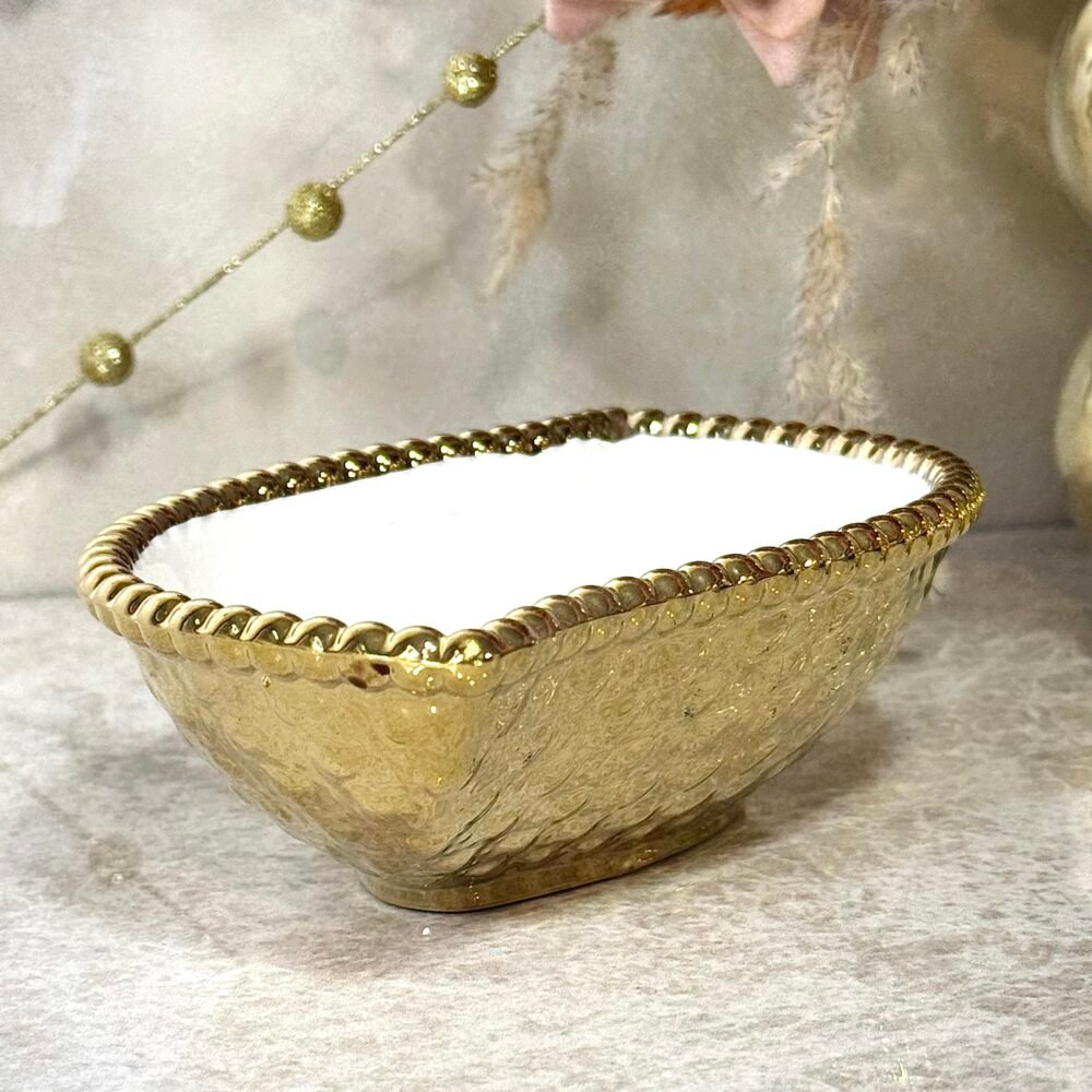 Bol Ovale Doré à Pointes avec Intérieur Blanc – Design Élégant et Raffiné