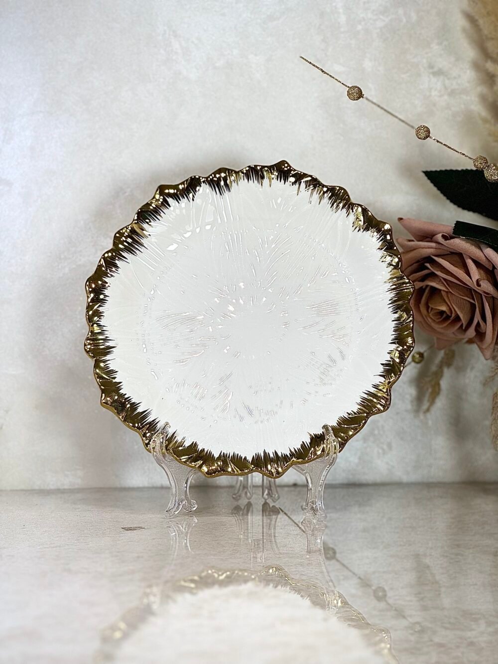 Assiette Blanche avec Bords Dorés – Disponible en 2 Tailles Élégantes