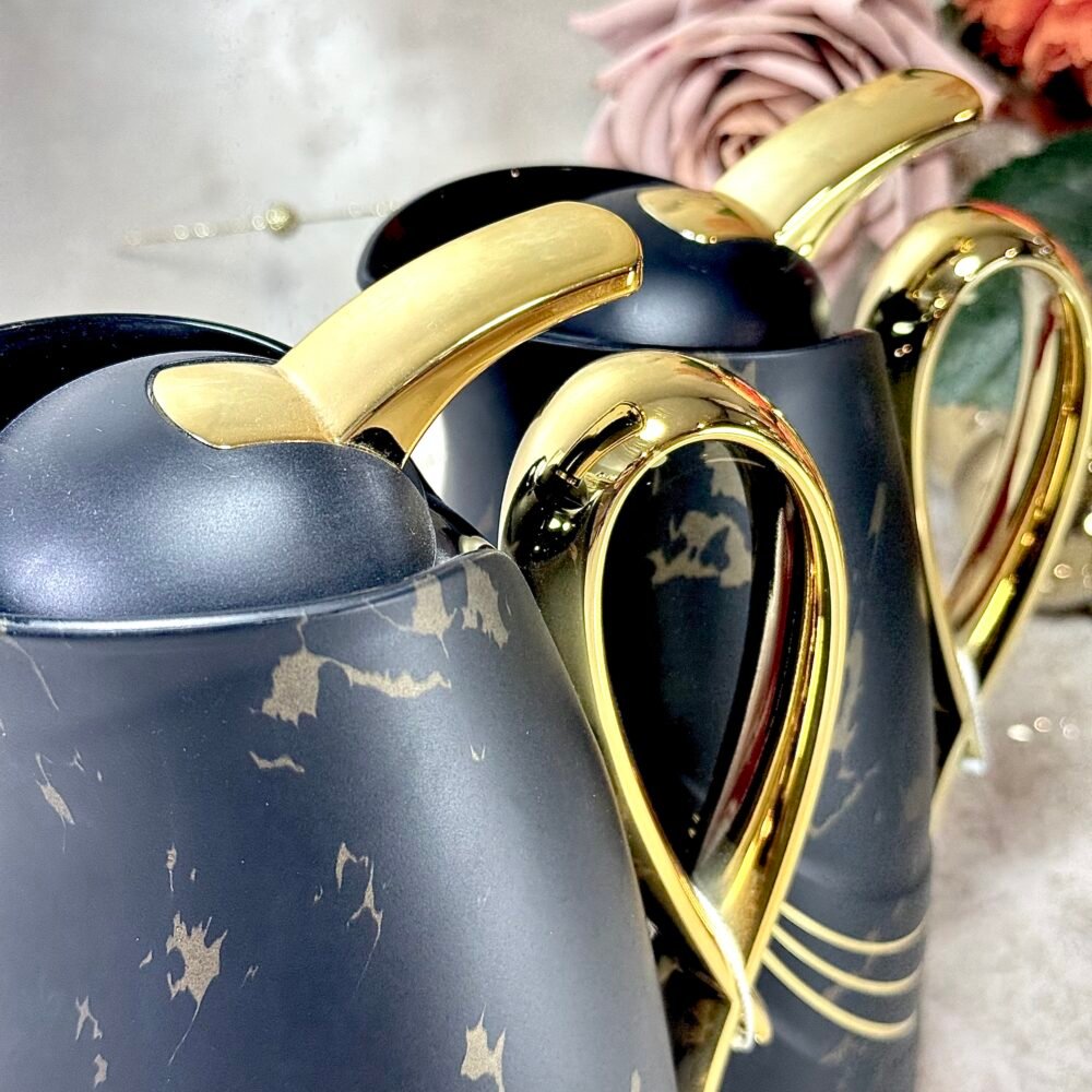 Ensemble de 2 Thermoses Noirs avec Accents Dorés – Élégance Moderne