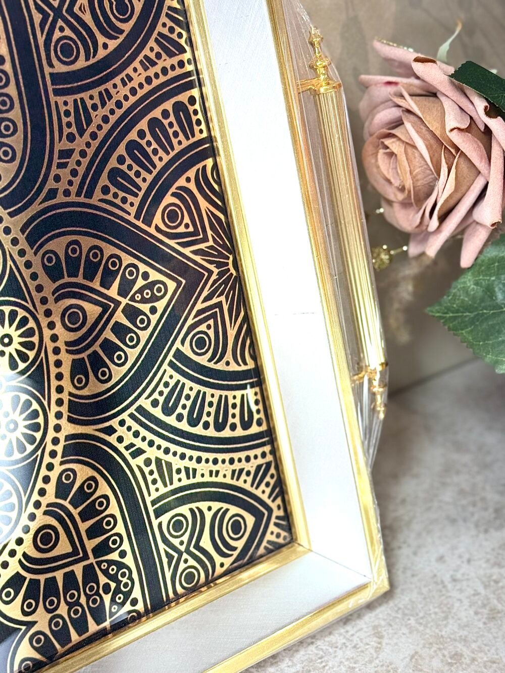 Plateau Élégant Noir et Doré avec Décor Mandala – Style Chic et Intemporel