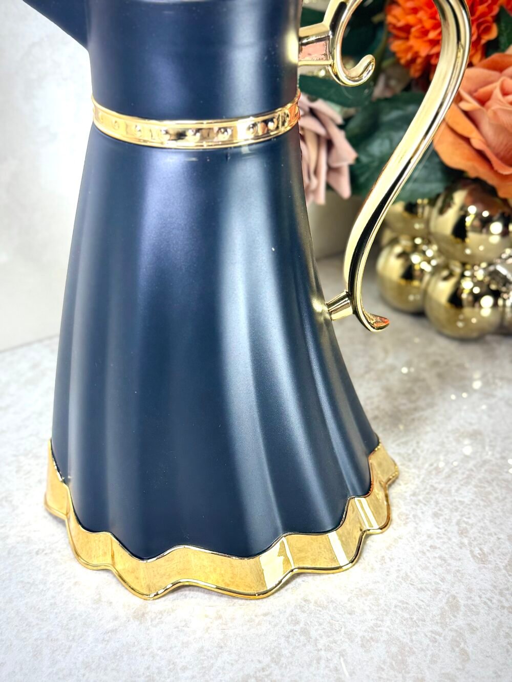 Thermos Élégants Noir et Doré – Design Moderne et Raffiné