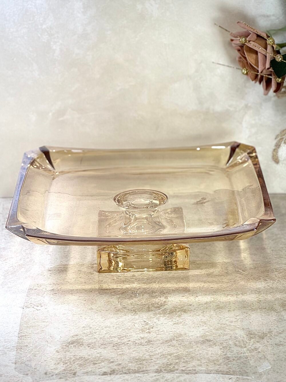Présentoir à Gâteau Carré en Verre Ambre Clair – Élégance Subtile et Présentation Raffinée