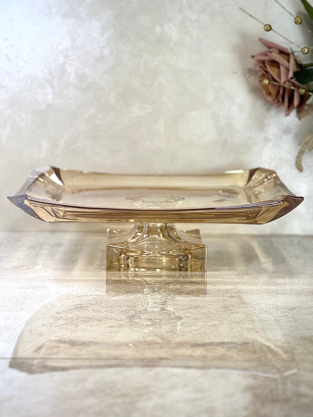 Présentoir à Gâteau Carré en Verre Ambre Clair – Élégance Subtile et Présentation Raffinée