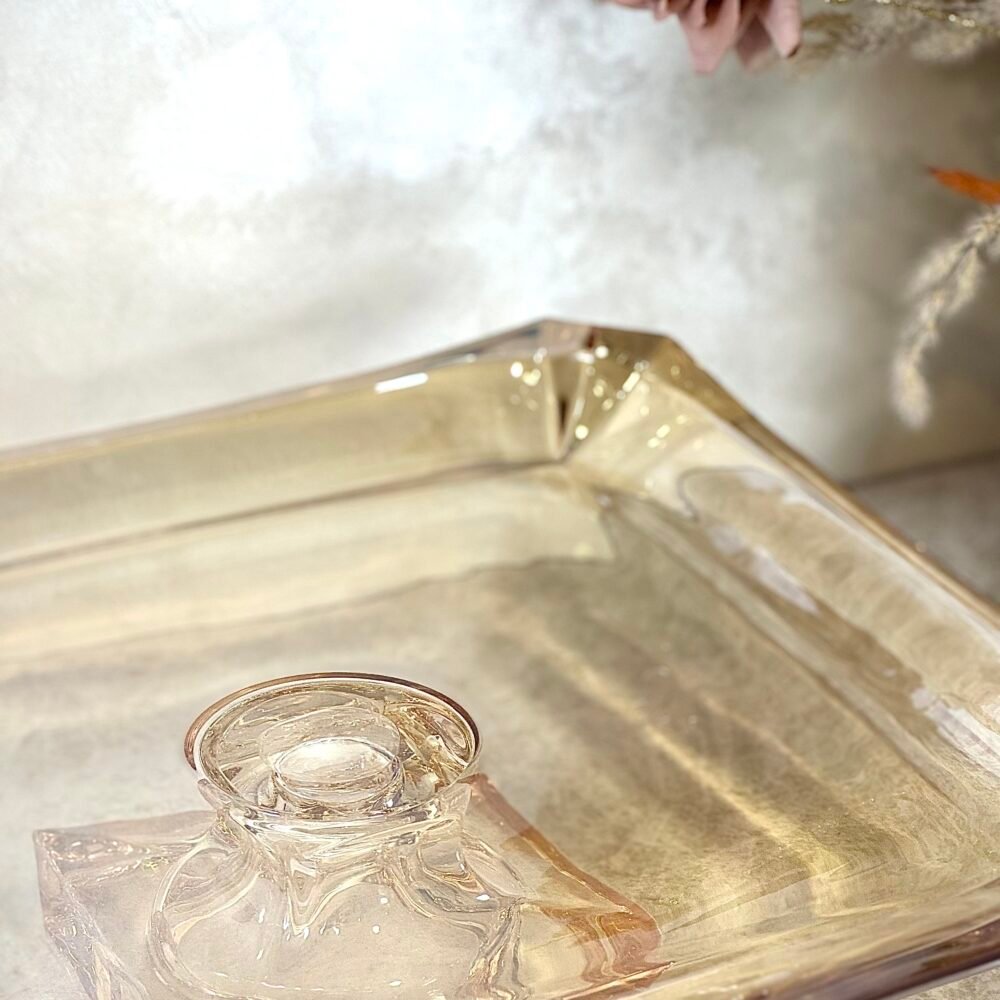Présentoir à Gâteau Carré en Verre Ambre Clair – Élégance Subtile et Présentation Raffinée