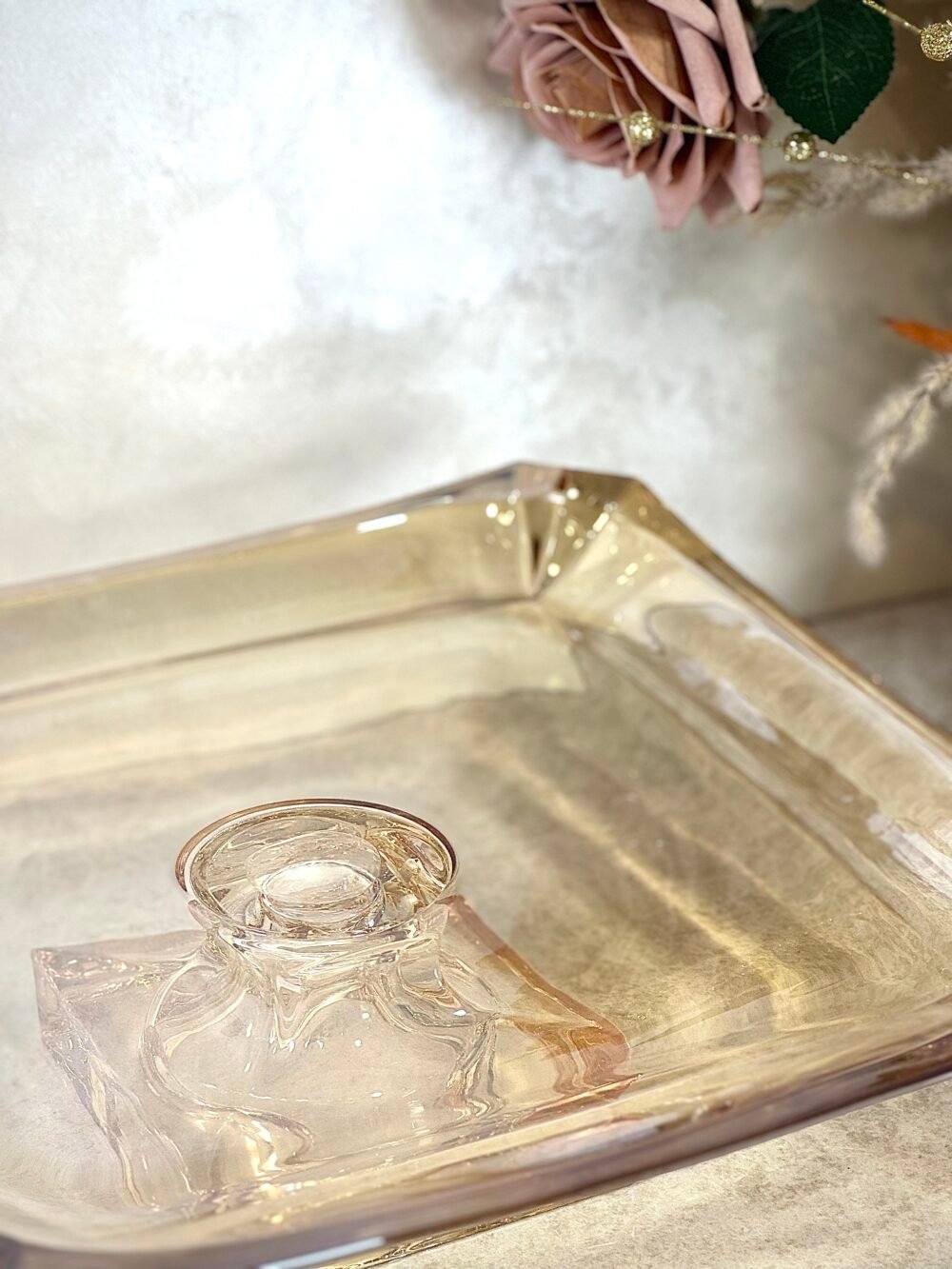 Présentoir à Gâteau Carré en Verre Ambre Clair – Élégance Subtile et Présentation Raffinée