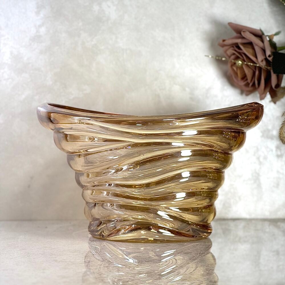 Grand Bol en Verre Ambré Clair – Simplicité Élégante et Chaleur Naturelle