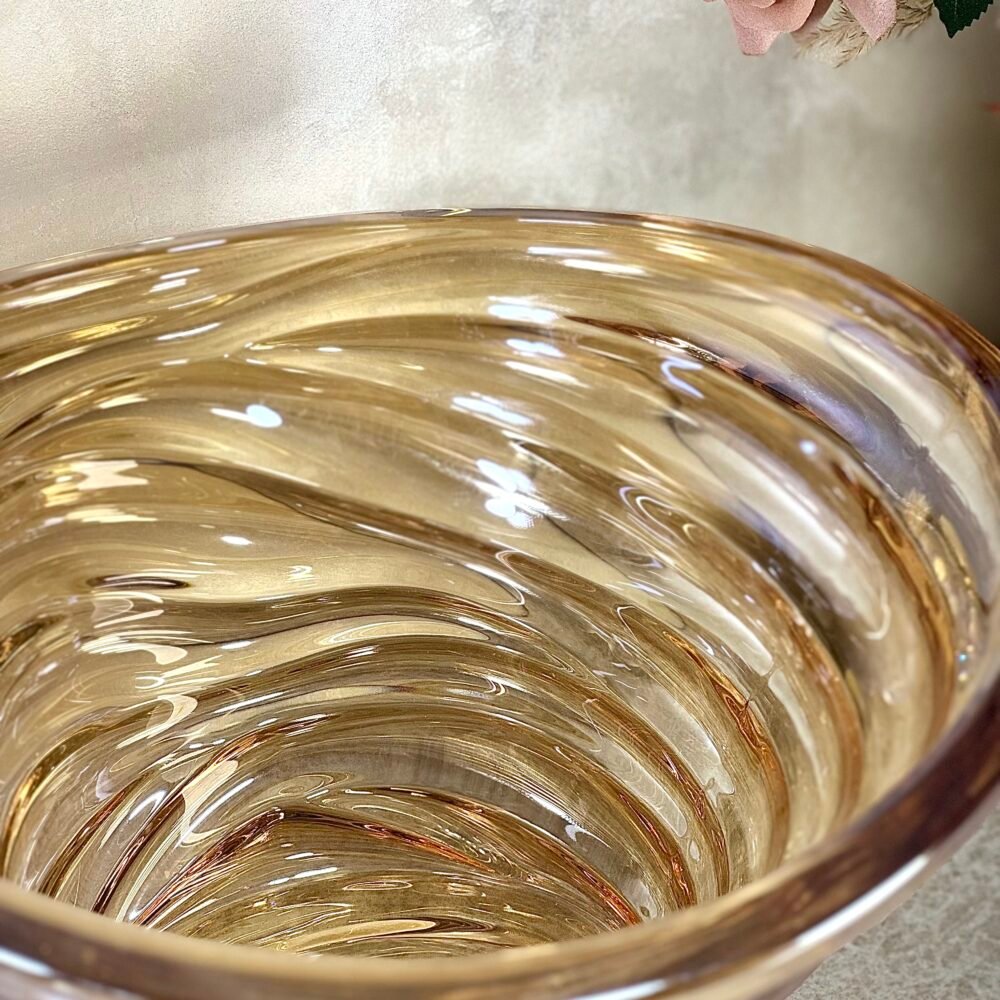 Grand Bol en Verre Ambré Clair – Simplicité Élégante et Chaleur Naturelle