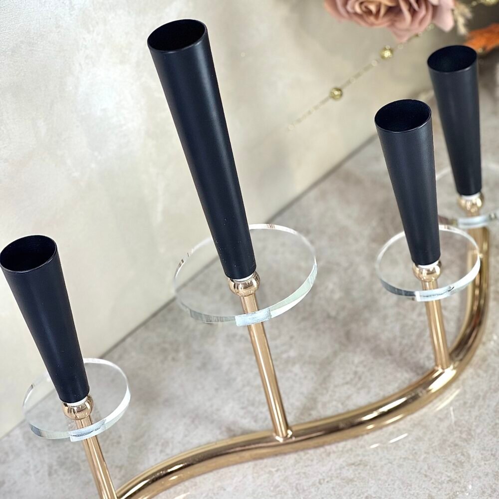 Porte-Bougies 5 Branches – Finition Noir & Doré, Élégance Classique et Design Équilibré