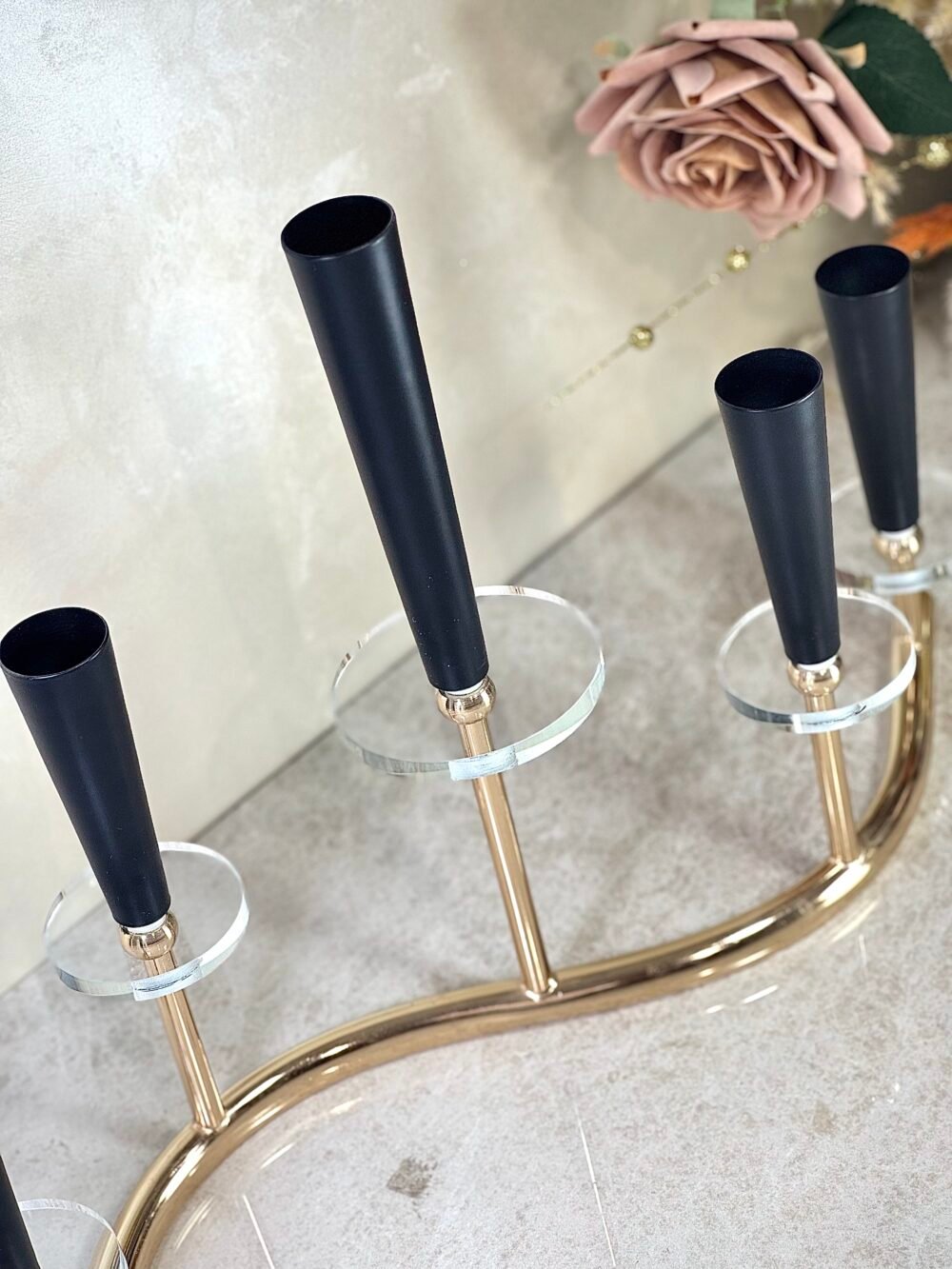 Porte-Bougies 5 Branches – Finition Noir & Doré, Élégance Classique et Design Équilibré
