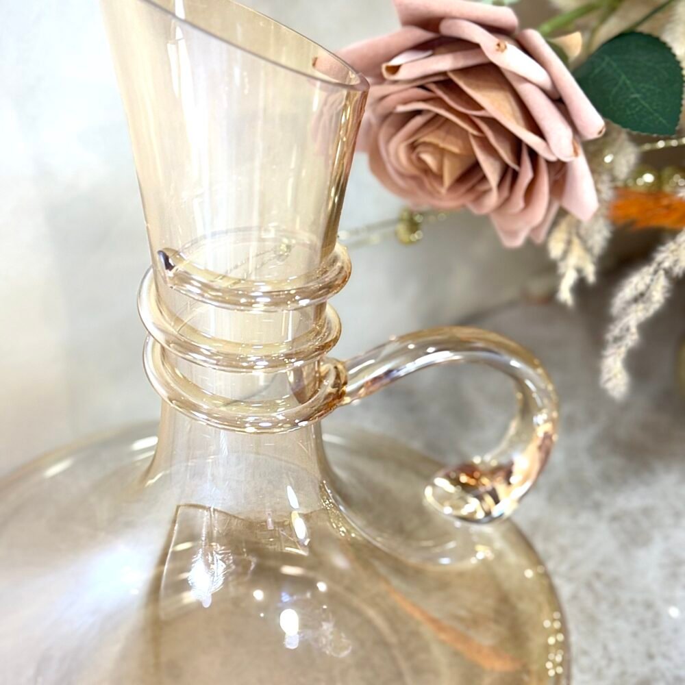 Carafe en Verre Ambre Clair – Élégance Raffinée et Design Contemporain