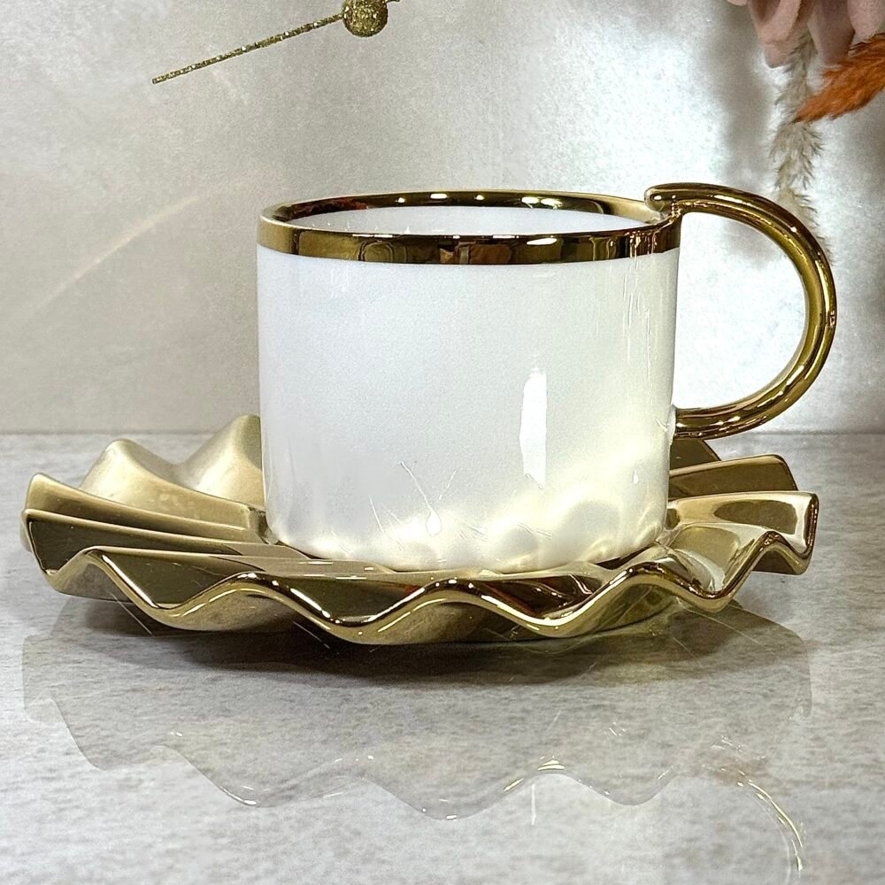 Ensemble de 6 Grandes Tasses à Café Blanches et Dorées – Élégance Classique et Format Généreux