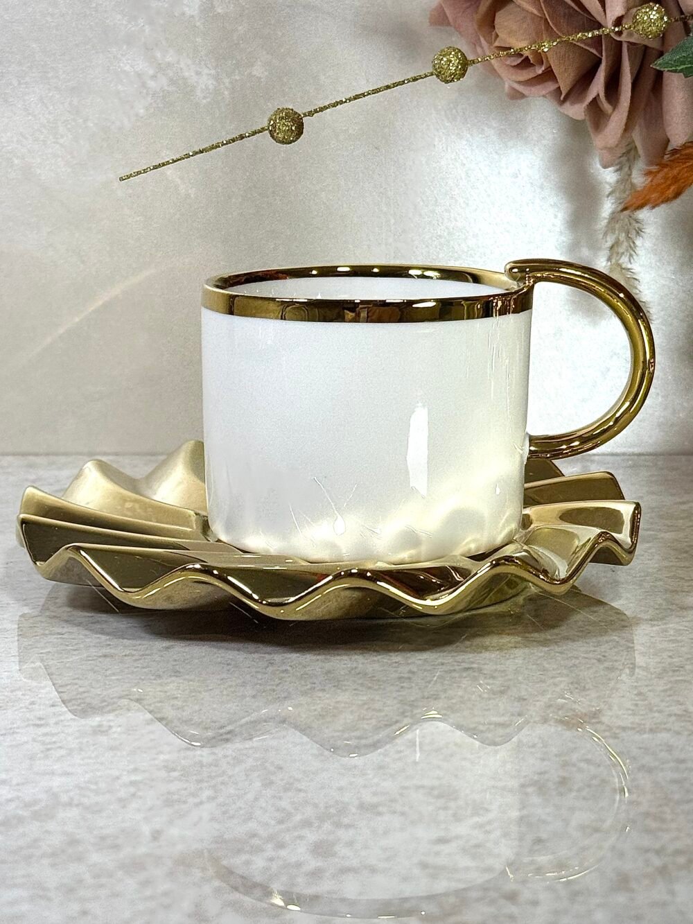 Ensemble de 6 Grandes Tasses à Café Blanches et Dorées – Élégance Classique et Format Généreux