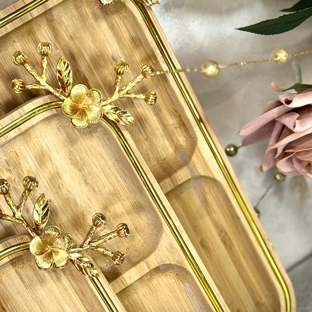 Ensemble de 3 Plateaux Bento Carrés en Bambou avec Décoration Dorée – Élégance Naturelle et Moderne