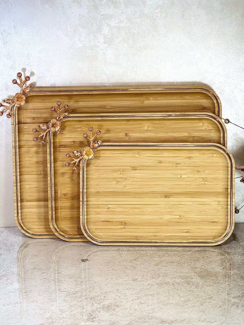 Ensemble de 3 Plateaux Rectangulaires en Bambou avec Décoration Dorée – Élégance Naturelle et Moderne