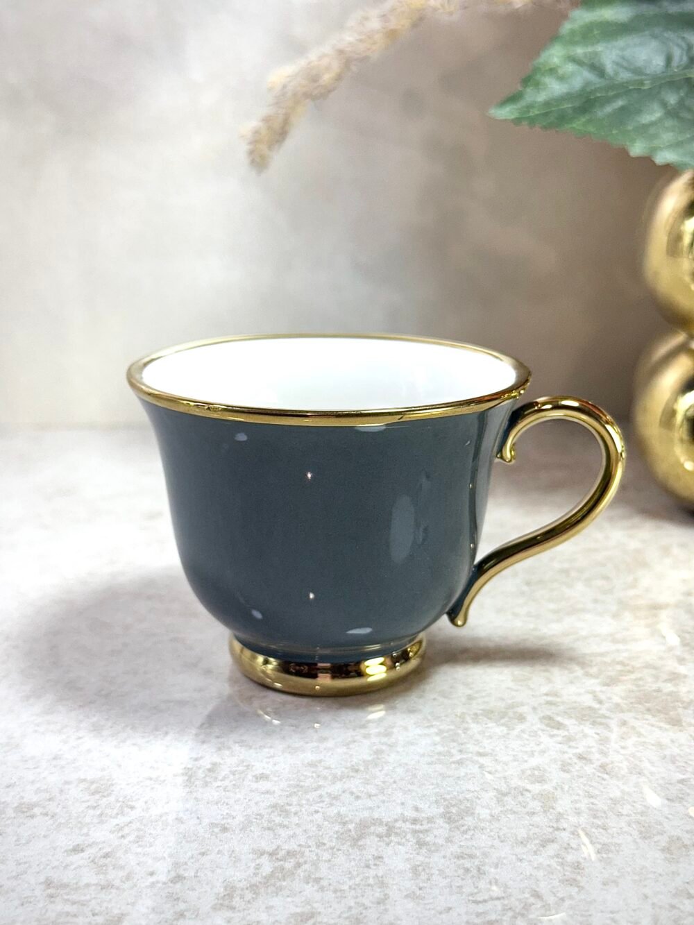 Ensemble Café Élégant Gris et Doré – 6 Tasses, Cafetière et Plateau Personnalisé