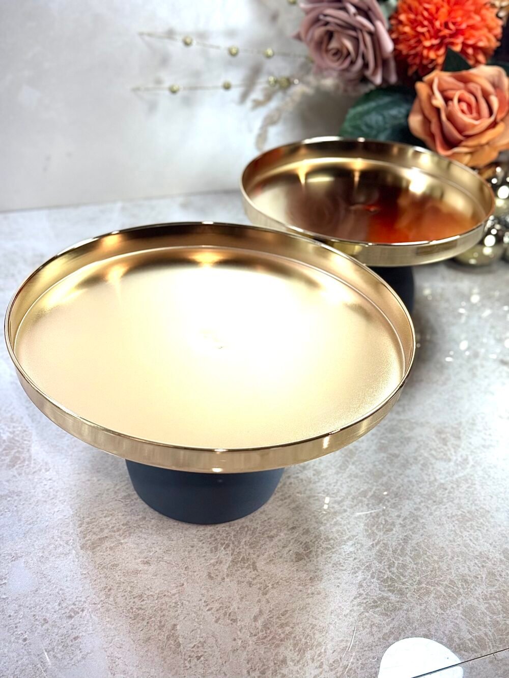 Ensemble de 2 Présentoirs Ronds Gris et Doré – Élégance pour Table et Décoration