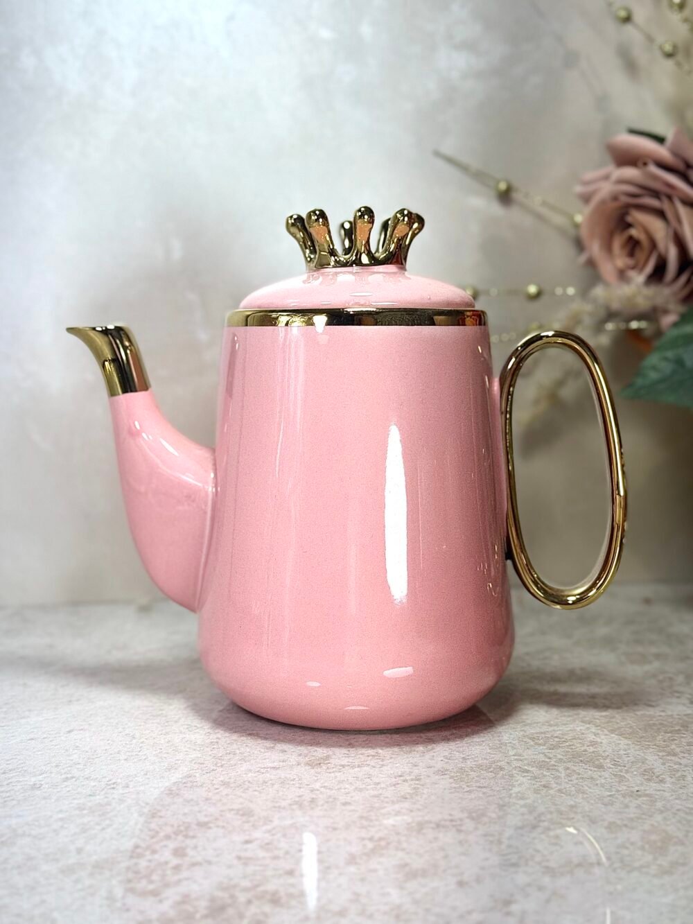 Ensemble Café Rose et Doré en Céramique – Plateau, 6 Tasses et Cafetière Élégante