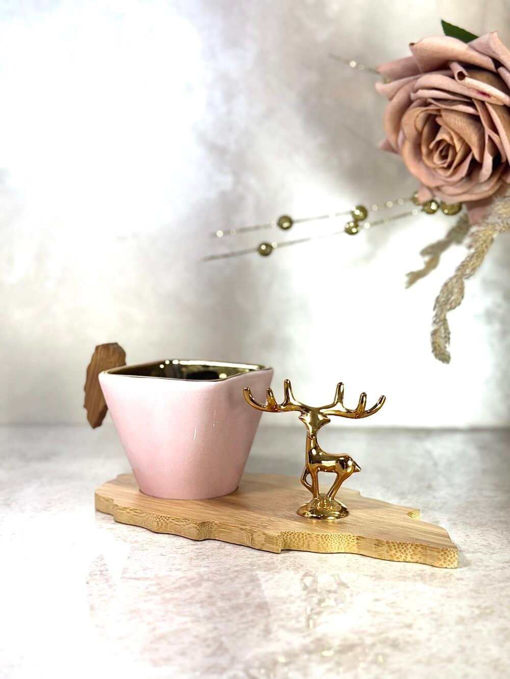 Ensemble de 6 Tasses de Café Gazelle Roses avec Sous-Tasses en Bambou – Élégance Naturelle