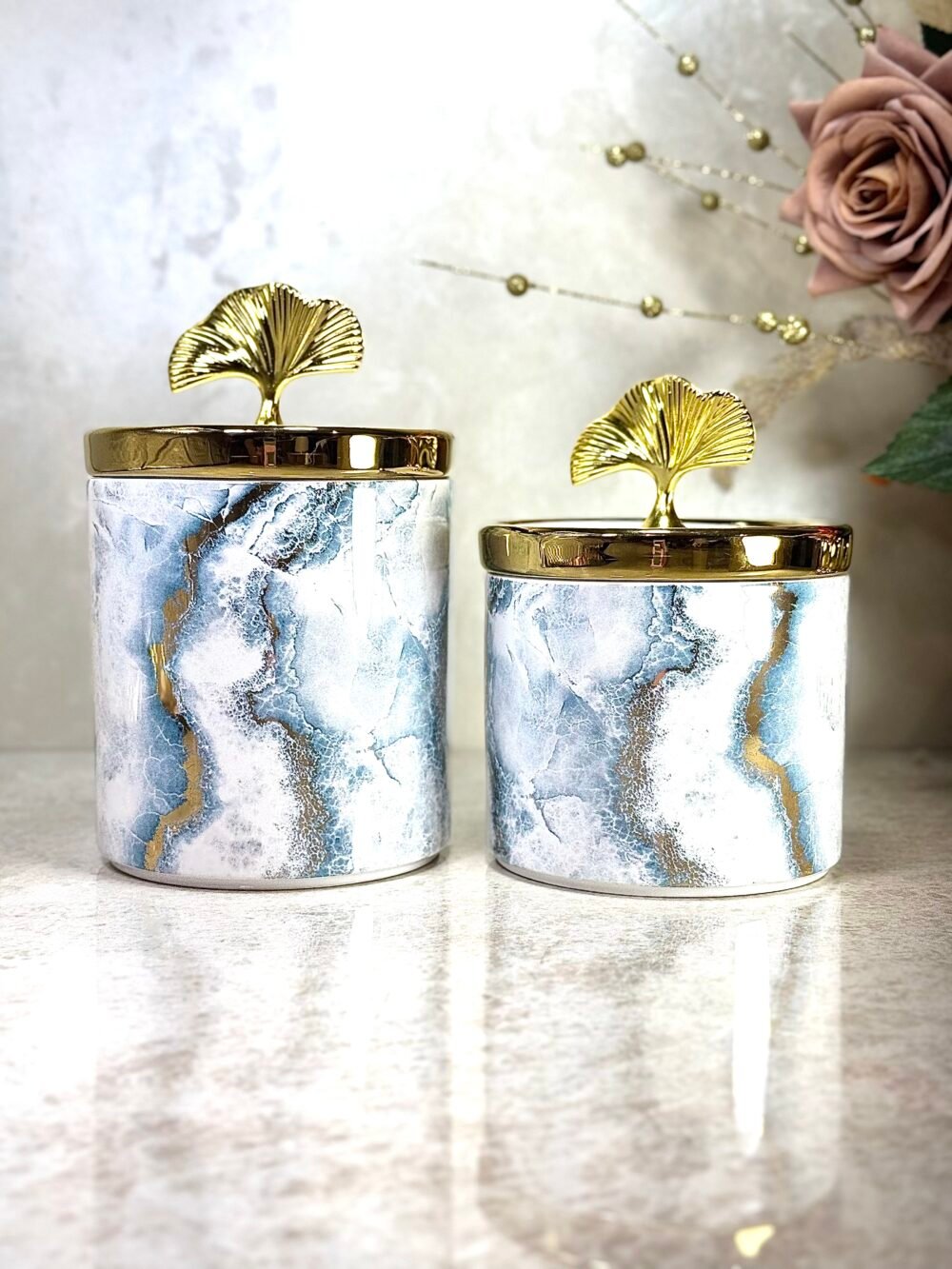 Ensemble de 2 Bocaux en Céramique Style Maritime – Blanc, Bleu et Doré