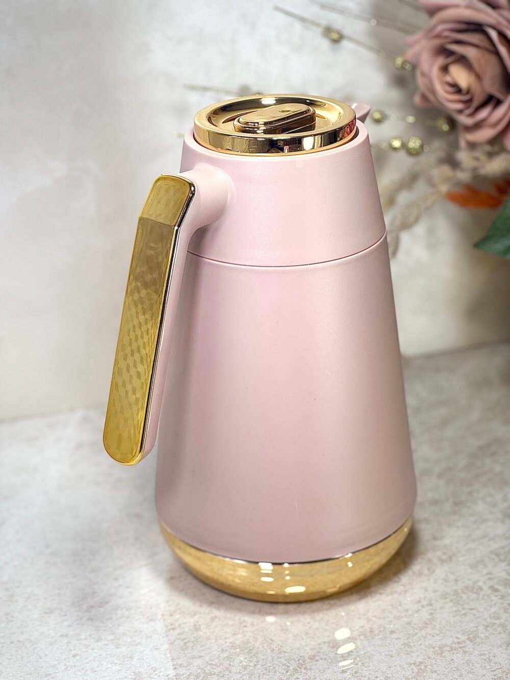 Thermos Rose Foncé Élégant avec Motifs Dorés – Style Simple et Raffiné