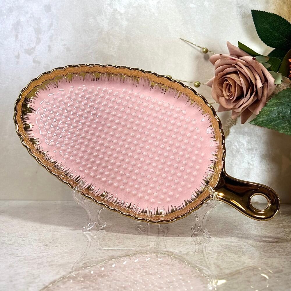 Assiette de Présentation Texturée en Forme de Pelle – Rose et Doré Élégant