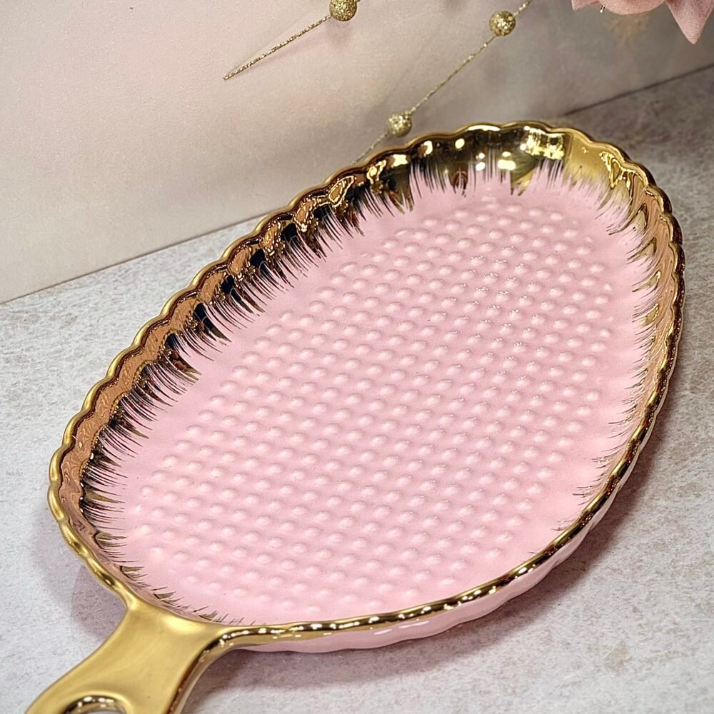 Assiette de Présentation Texturée en Forme de Pelle – Rose et Doré Élégant