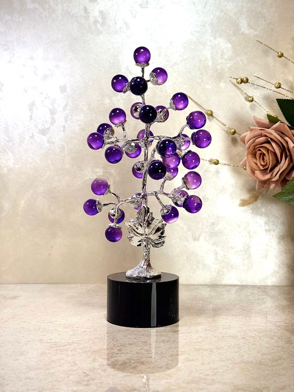 Arbre Décoratif en Métal et Verre – Boules Violettes Élégantes