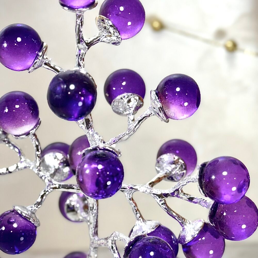Arbre Décoratif en Métal et Verre – Boules Violettes Élégantes