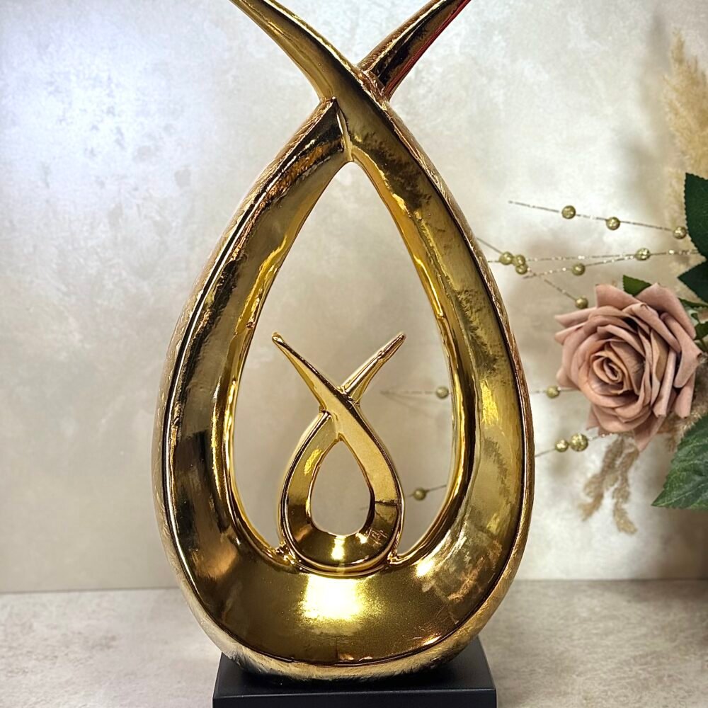 Statue Décorative Dorée Forme Gamma – Socle Noir, Design Moderne et Abstrait