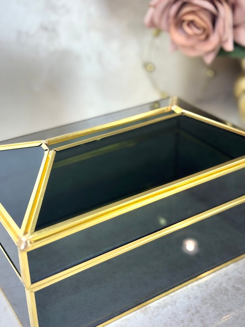 Boîte à Mouchoirs Moderne en Plexiglas Noir et Métal – Élégance Discrète pour Intérieur Contemporain
