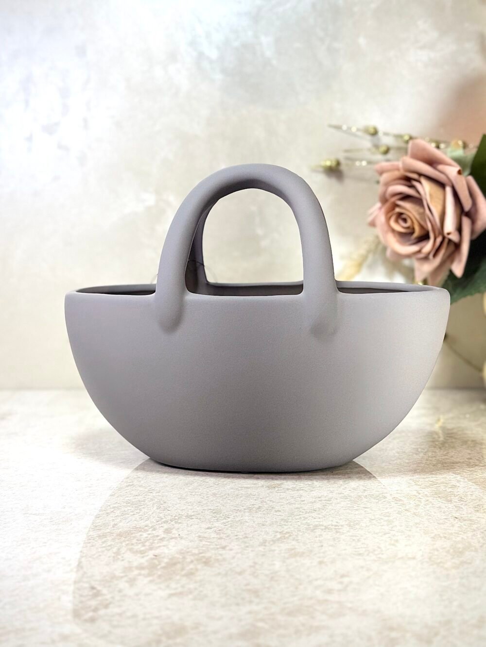 Vase Gris en Forme de Sac – Design Moderne et Élégant pour Décoration