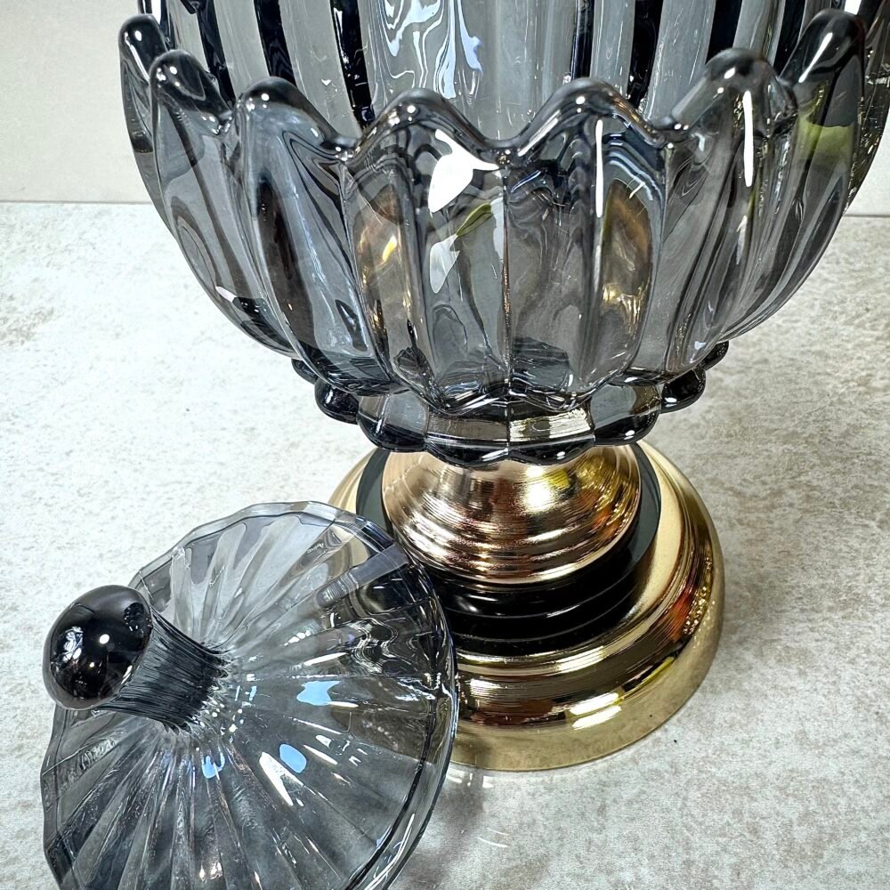 Bonbonnière en Verre Gris Texturé avec Base Noire et Dorée – Élégance Moderne pour Décoration