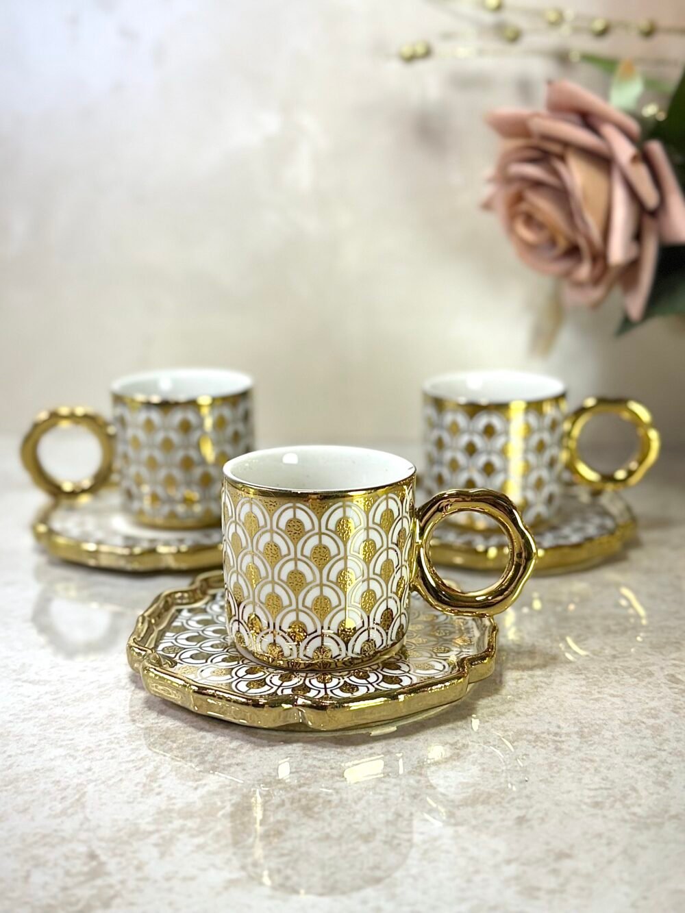Ensemble de 6 Tasses à Café Blanc et Doré avec Motif Élégant