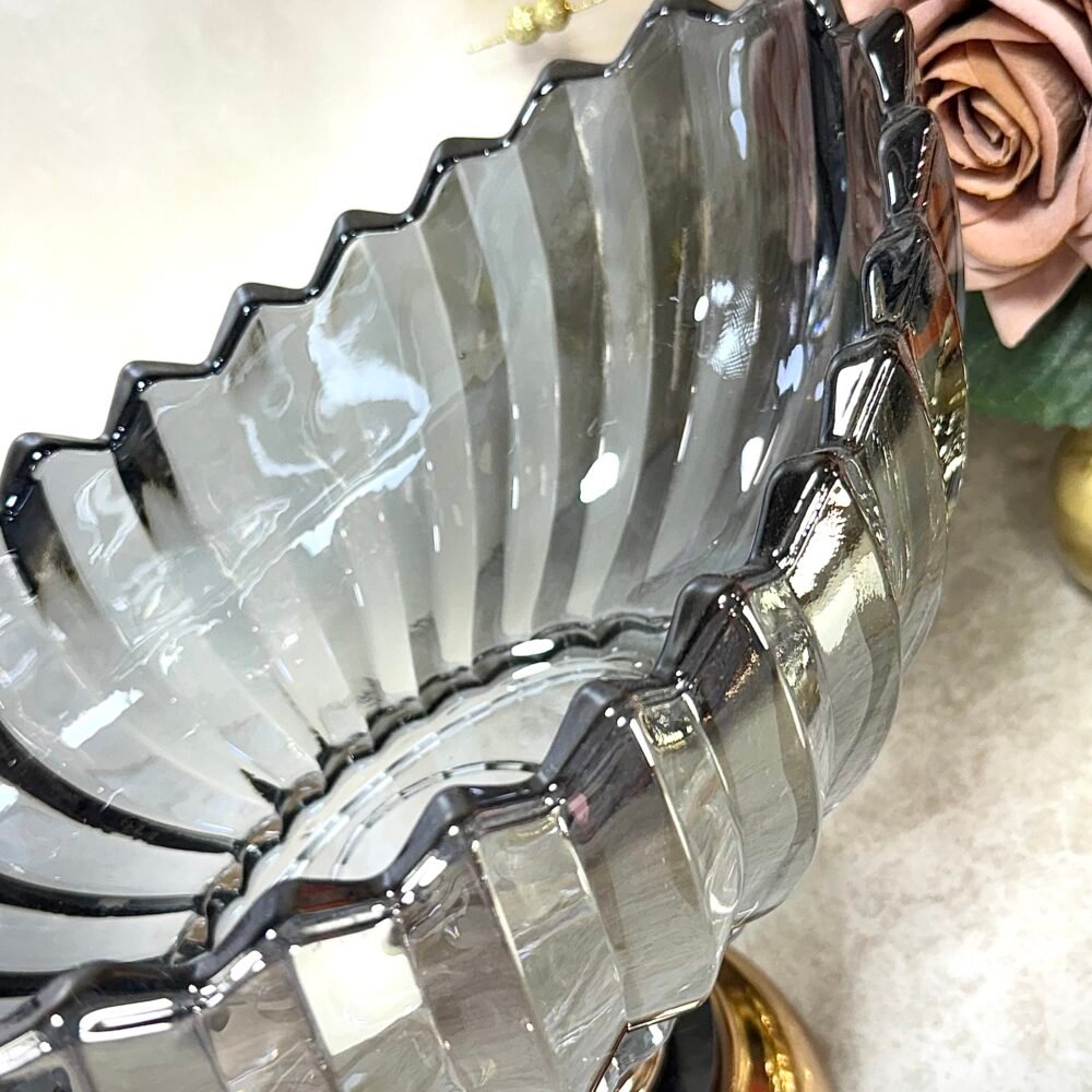Grand Bol Décoratif Ovale en Verre Gris Texturé avec Base Noire et Dorée – Élégance Moderne pour Intérieur