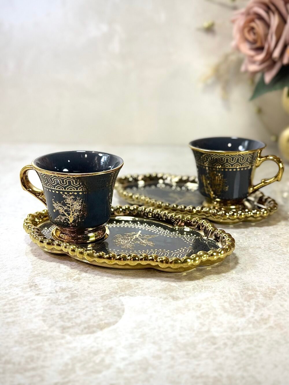 Ensemble de 6 Tasses à Café et Sous-Tasses Longues Gris et Doré – Style Antique Élégant