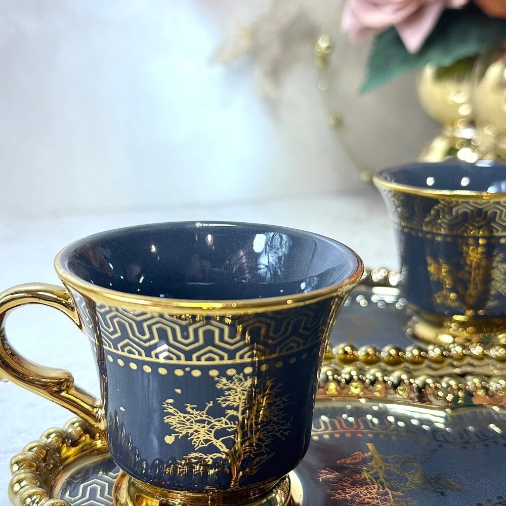 Ensemble de 6 Tasses à Café et Sous-Tasses Longues Gris et Doré – Style Antique Élégant