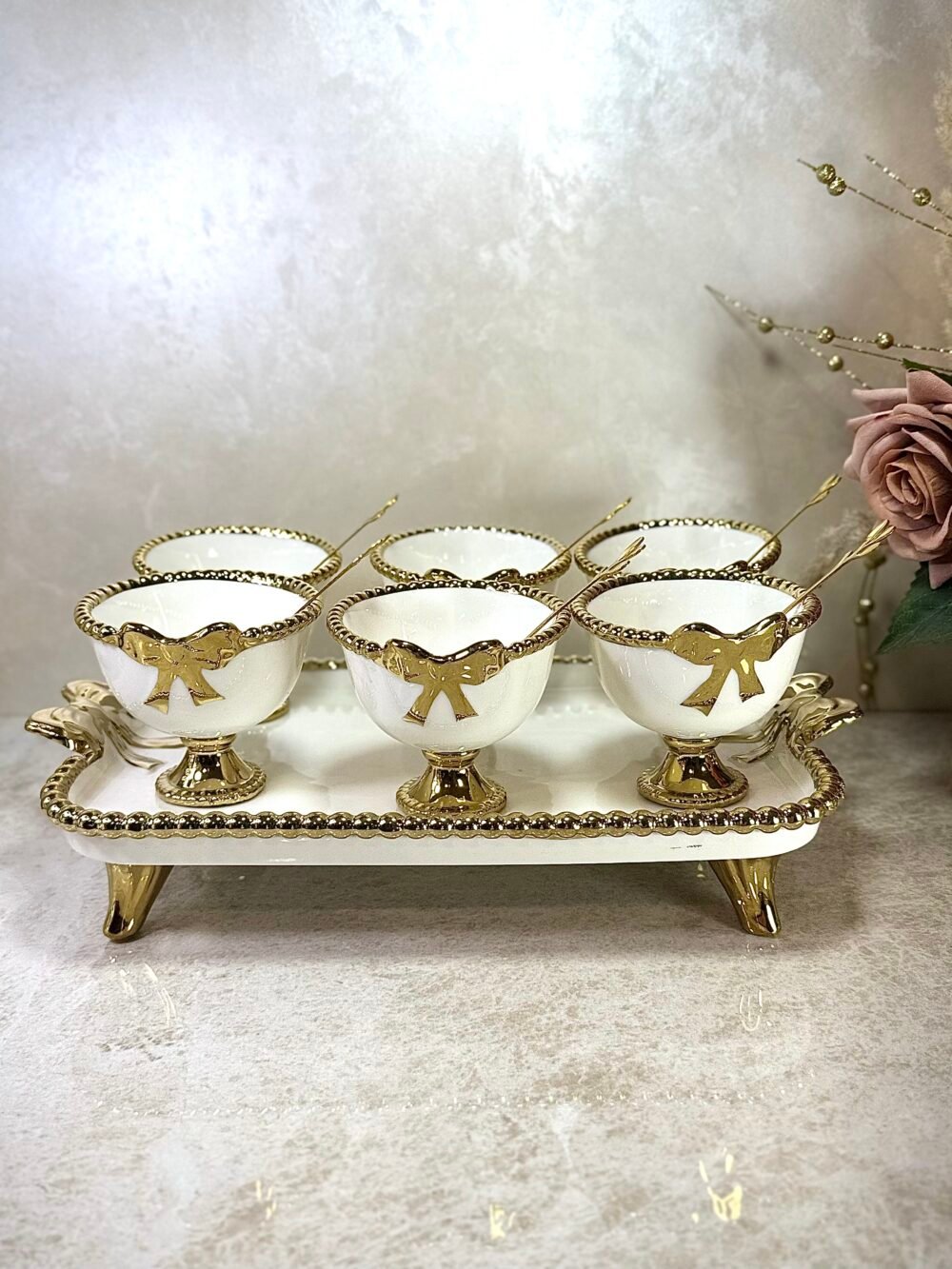 Ensemble de 6 Coupes à Glace avec Cuillères sur Plateau Blanc et Doré