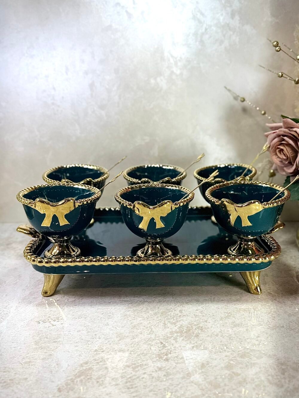 Ensemble de 6 Coupes à Glace avec Cuillères sur Plateau Vert et Doré